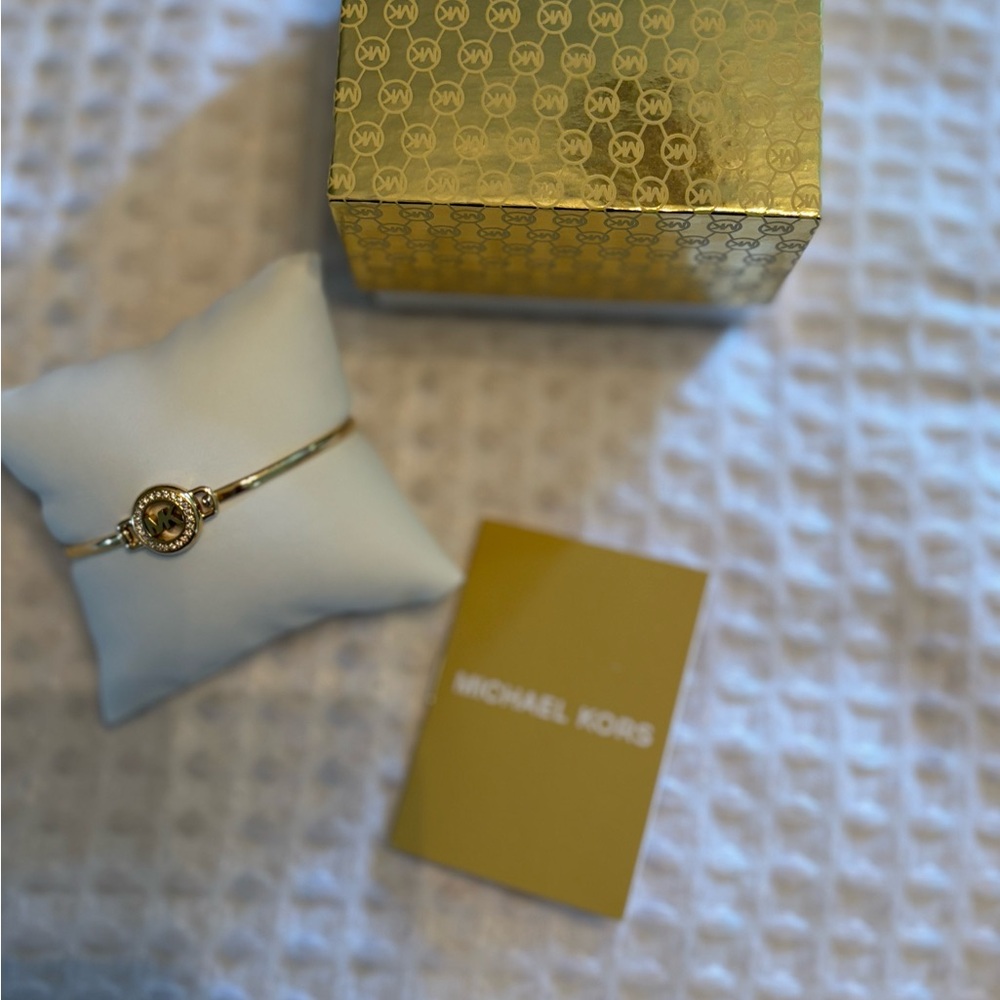 Michael Kors Elegant Gold Bracelet